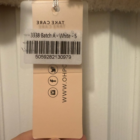 Oh Polly Cosy tie front crop top in white - Picture 4 of 4